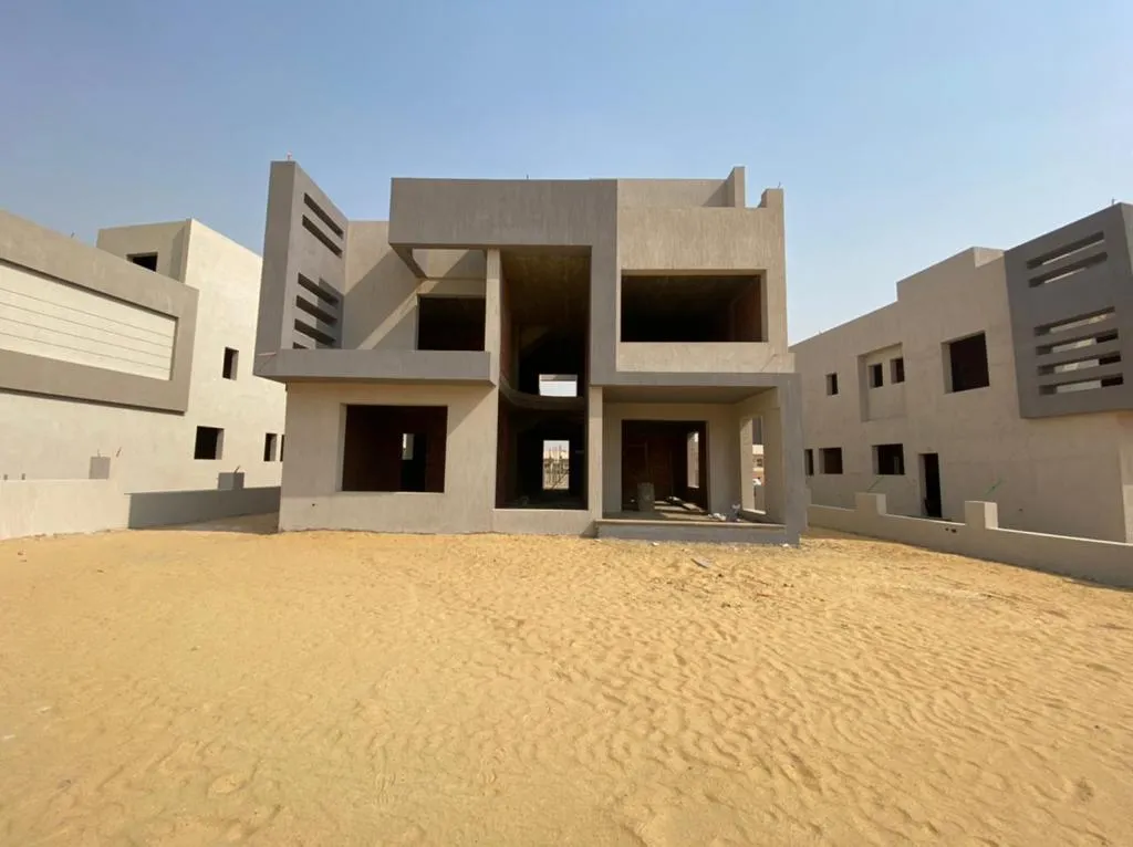 فيلا للبيع في جراند هايتس في مدينة السادس من أكتوبر بمساحة 580 م² تتكون من 6 غرف