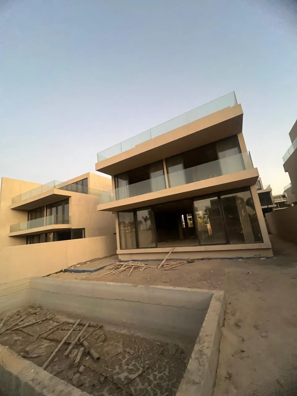 فيلا للبيع في ليك فيو بوتيك في القاهرة الجديدة بمساحة 652 م² تتكون من 5 غرف