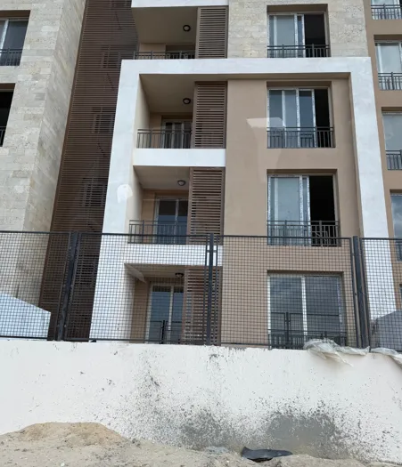 إستوديو للبيع في تاج سيتي في القاهرة الجديدة بمساحة 64 م² تتكون من 1 غرف