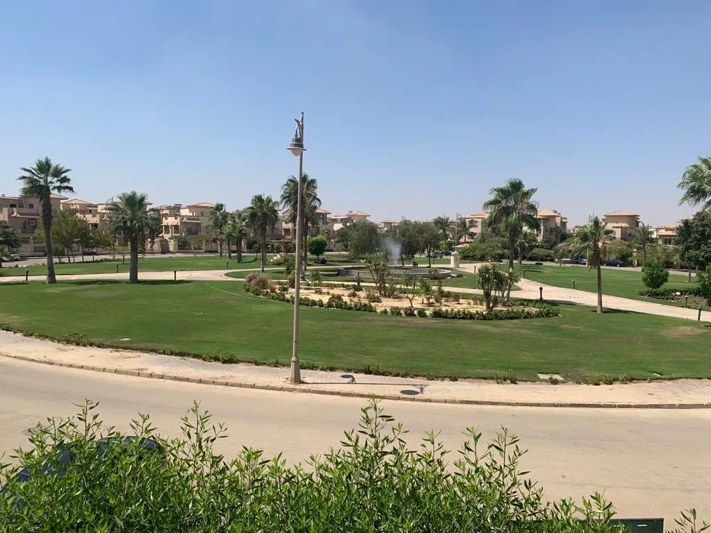 للبيع في رويال سيتي في بمساحة 0 م² تتكون من 0 غرف