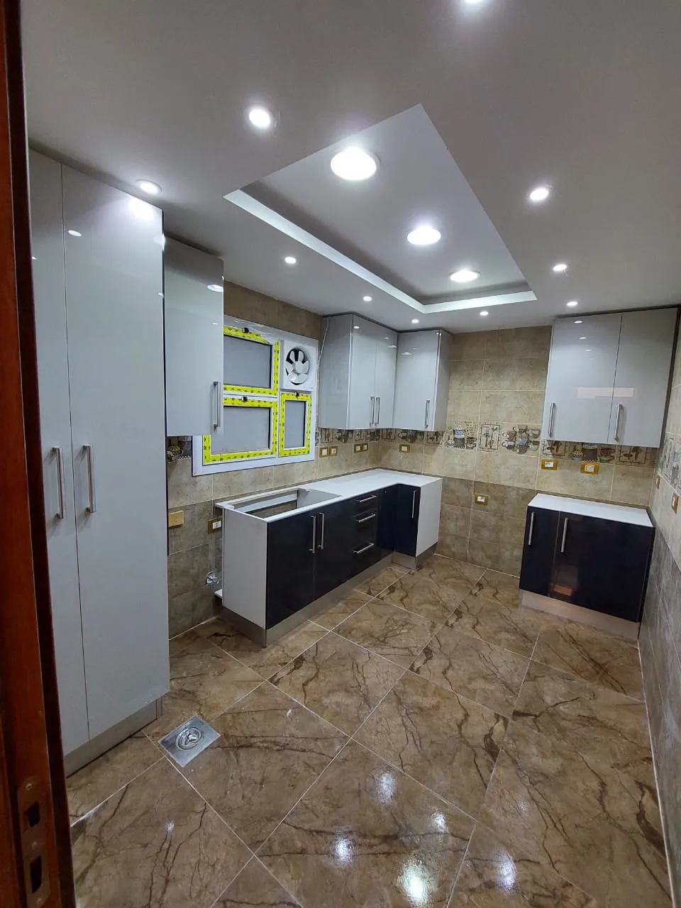  للبيع في هايد بارك في  بمساحة 0 م² تتكون من 0 غرف