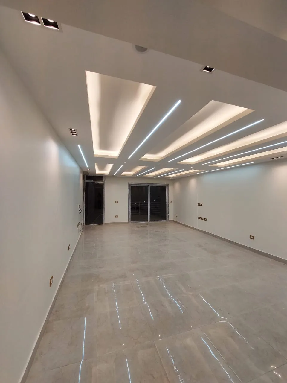  للبيع في هايد بارك في  بمساحة 0 م² تتكون من 0 غرف