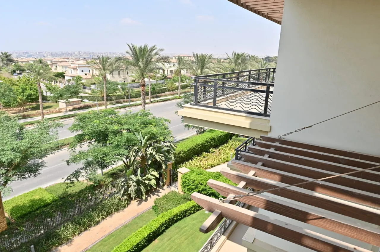 شقة للبيع في أب تاون كايرو في مقطم بمساحة 0 م² تتكون من 3 غرف