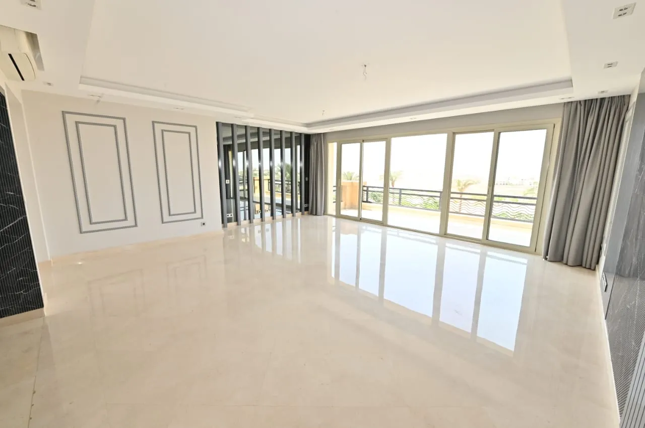 شقة للبيع في أب تاون كايرو في مقطم بمساحة 0 م² تتكون من 3 غرف