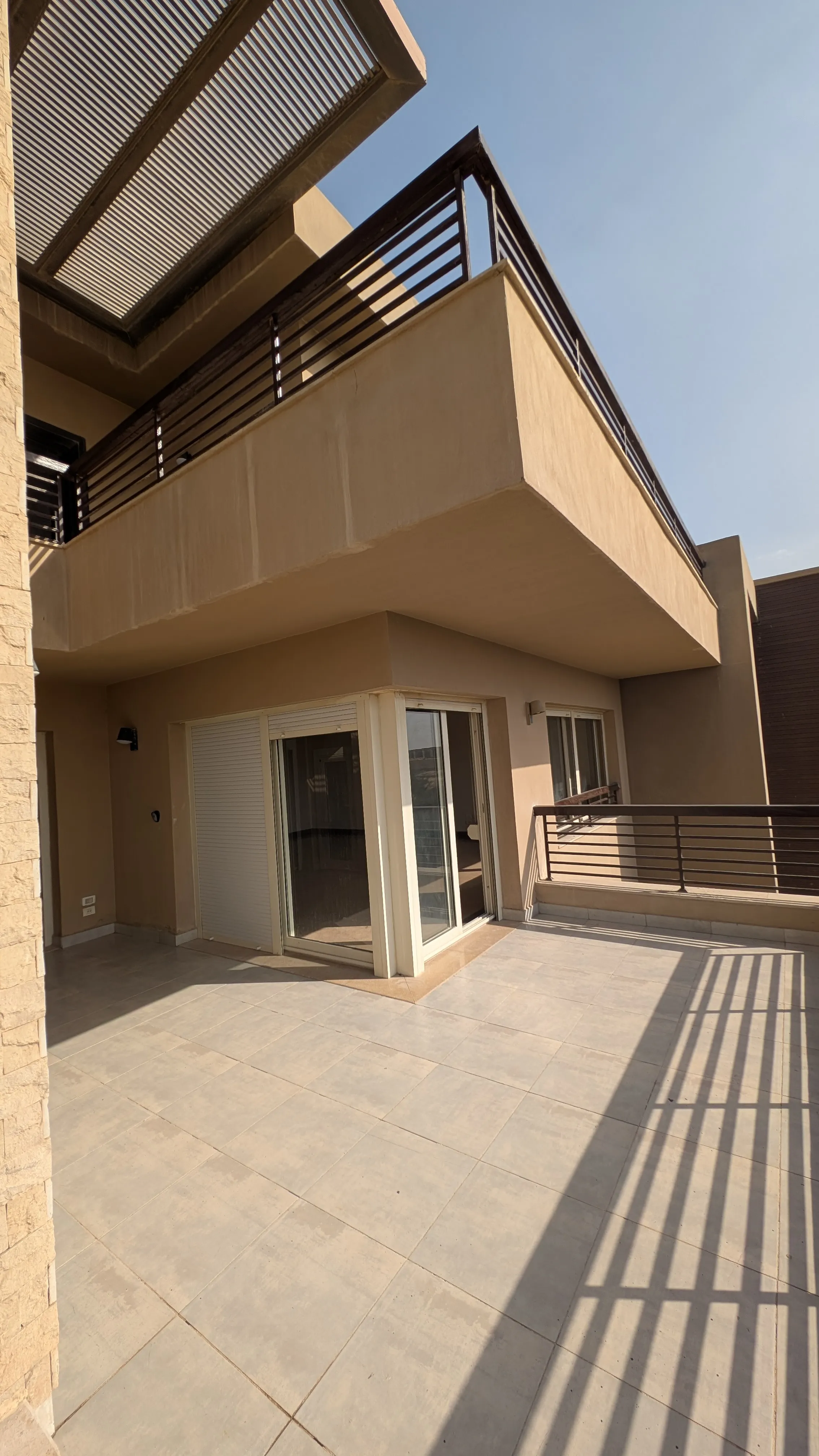 بنتهاوس للبيع في نيو جيزة في مدينة السادس من أكتوبر بمساحة 326 م² تتكون من 3 غرف