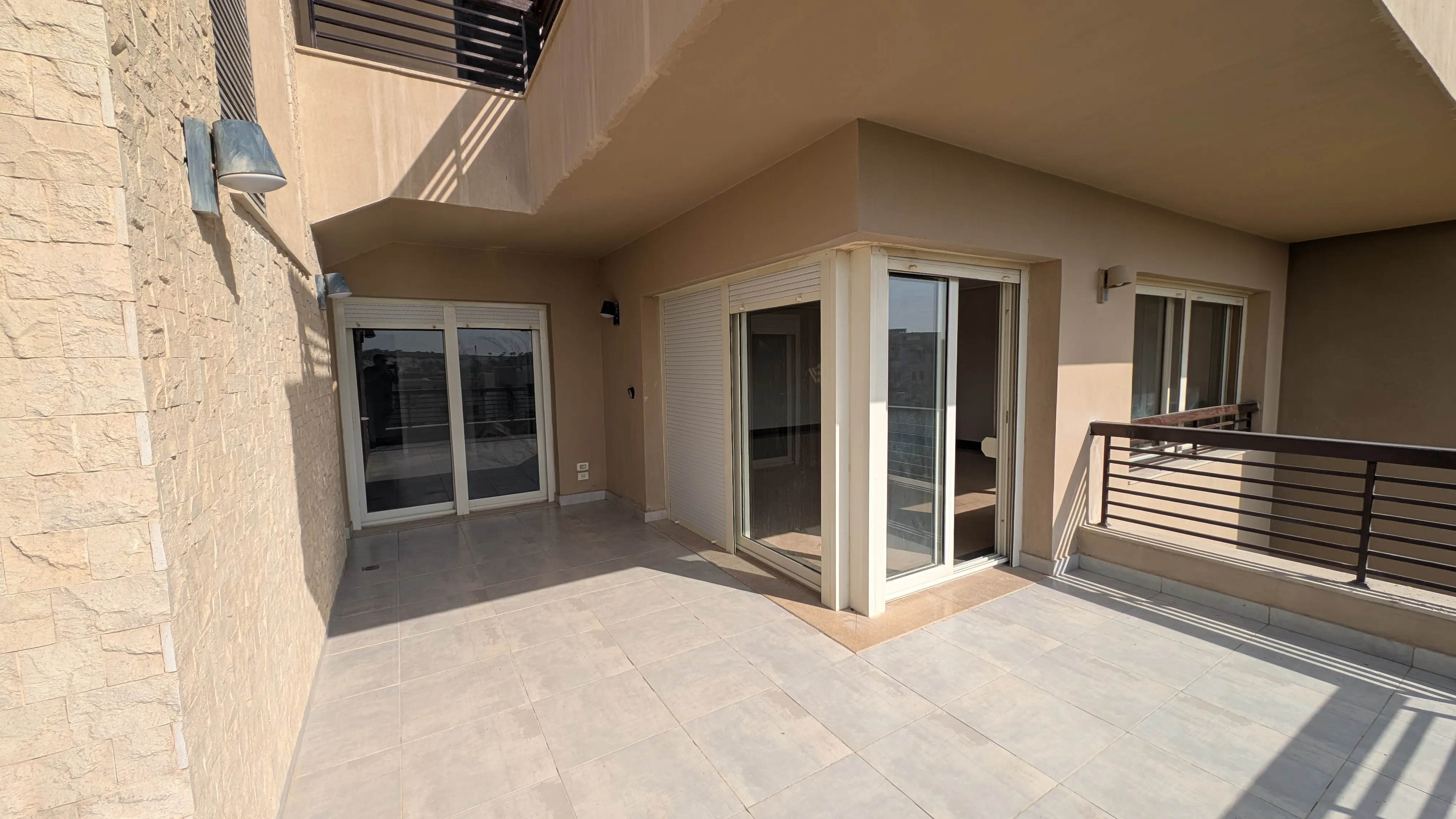 بنتهاوس للبيع في نيو جيزة في مدينة السادس من أكتوبر بمساحة 326 م² تتكون من 3 غرف