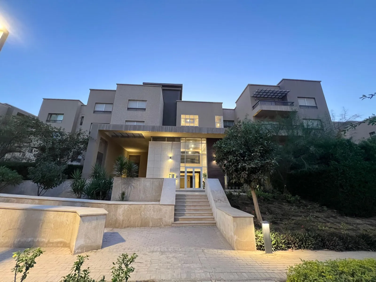 بنتهاوس للبيع في نيو جيزة في مدينة السادس من أكتوبر بمساحة 326 م² تتكون من 3 غرف