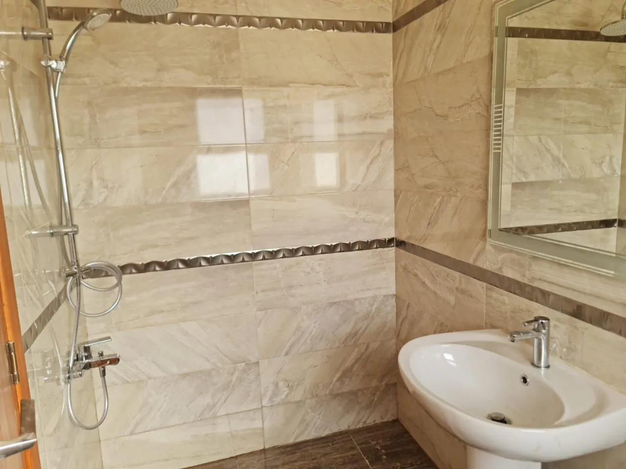 بنتهاوس للبيع في ستون ريزيدنس في القاهرة الجديدة بمساحة 175 م² تتكون من 4 غرف