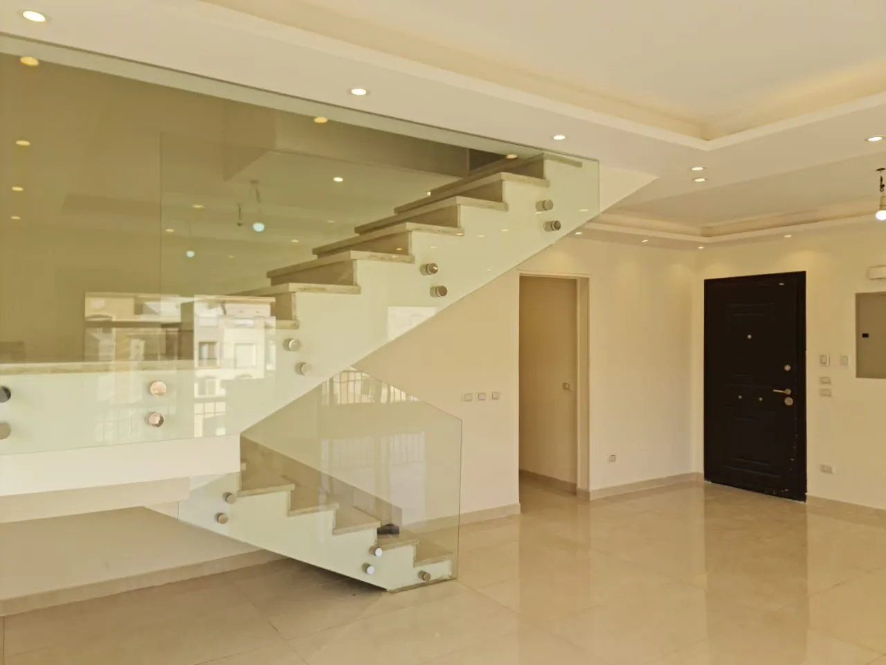 بنتهاوس للبيع في ستون ريزيدنس في القاهرة الجديدة بمساحة 175 م² تتكون من 4 غرف