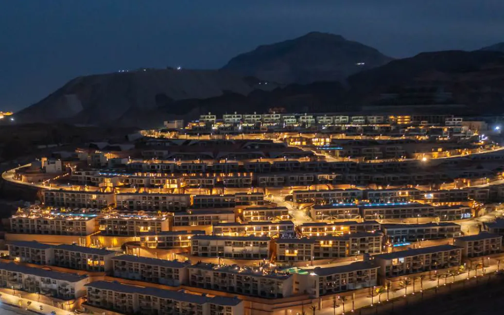 شاليه للبيع في المونت الجلالة في العين السخنة بمساحة 100 م² تتكون من 2 غرف