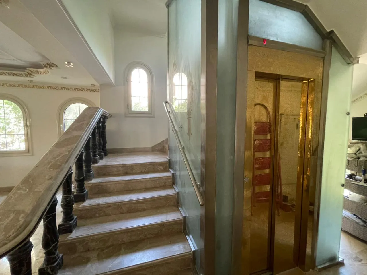 فيلا للبيع في مدينتي في مدينتي بمساحة 460 م² تتكون من 5 غرف