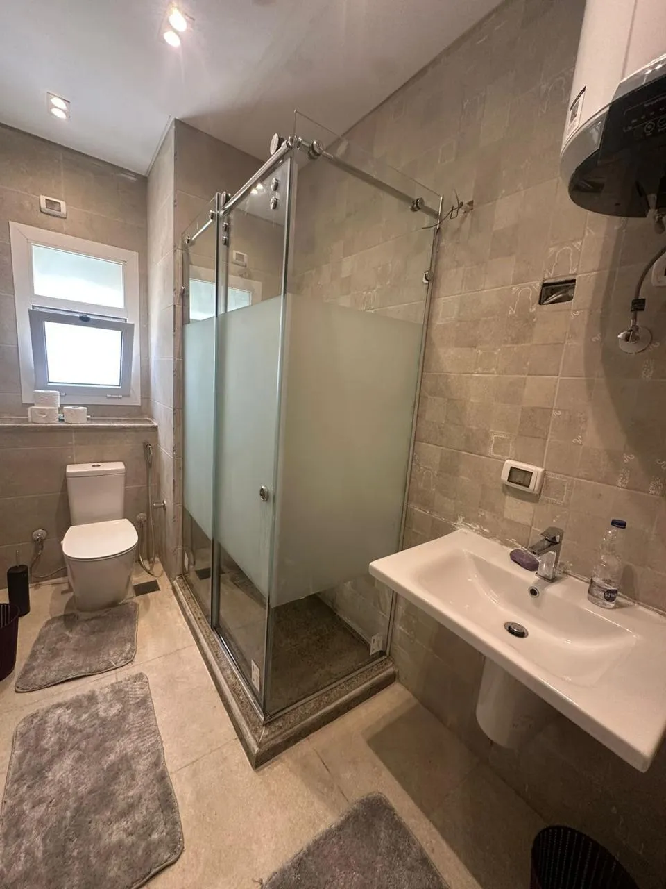 شاليه للبيع في مزارين في العلمين بمساحة 167 م² تتكون من 3 غرف