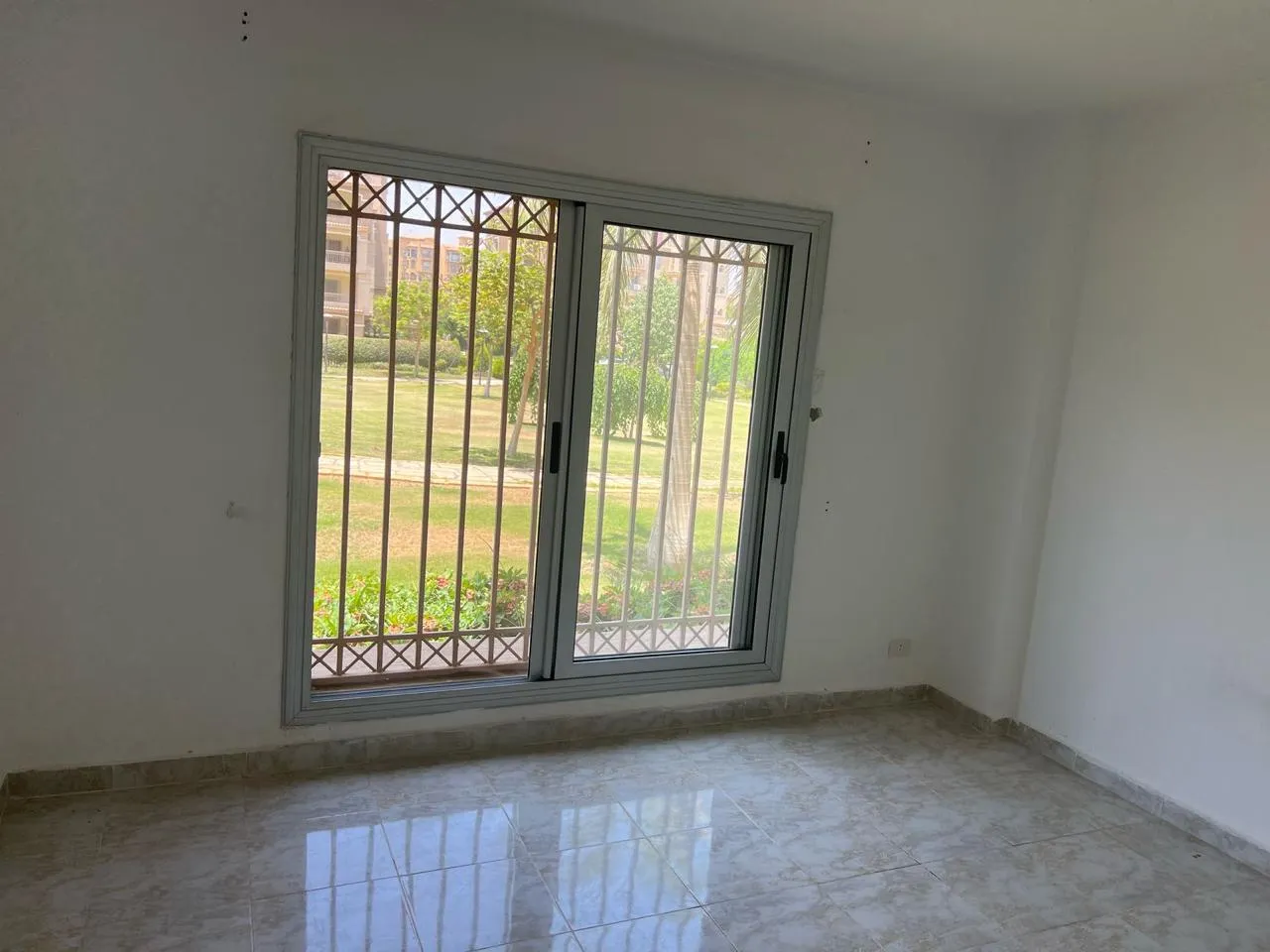 شقة للبيع في مدينتي في مدينتي بمساحة 98 م² تتكون من 2 غرف