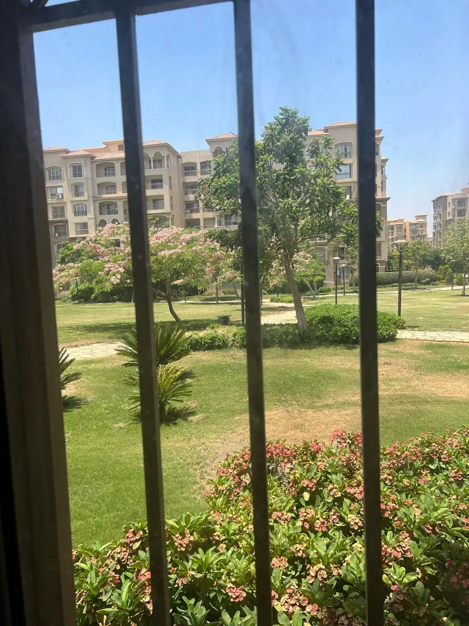 شقة للبيع في مدينتي في مدينتي بمساحة 98 م² تتكون من 2 غرف