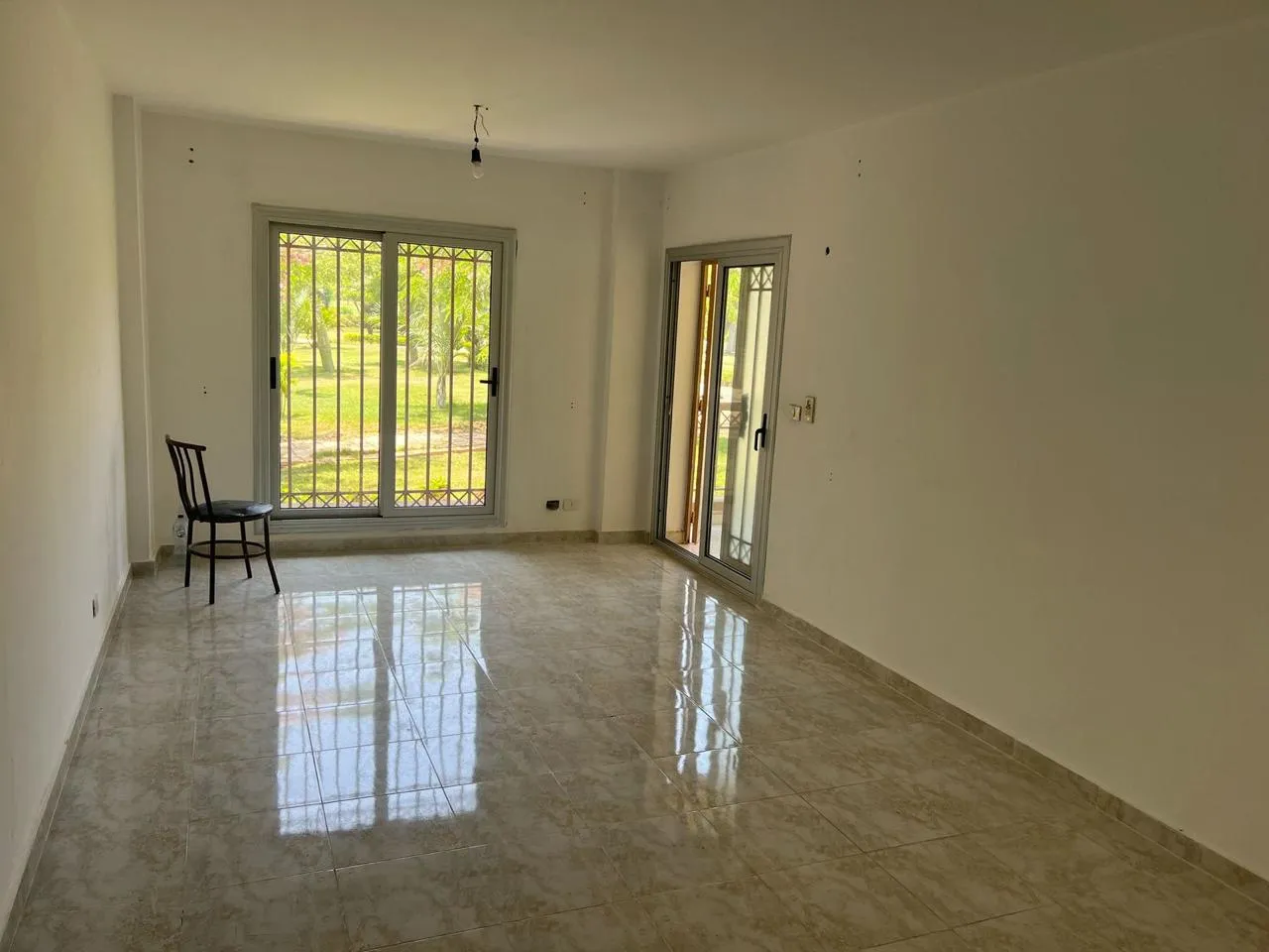 شقة للبيع في مدينتي في مدينتي بمساحة 98 م² تتكون من 2 غرف