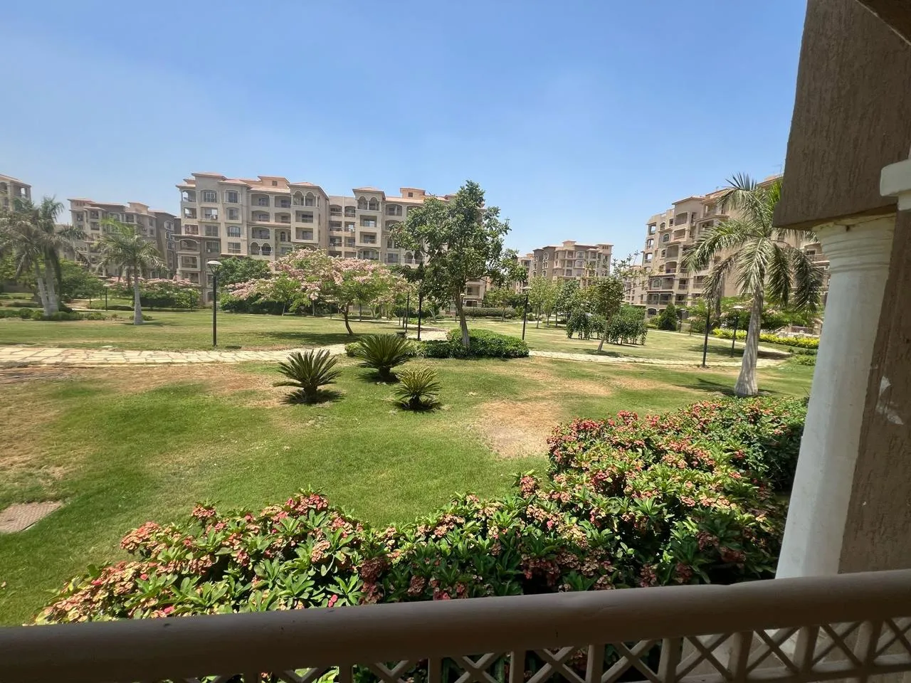 شقة للبيع في مدينتي في مدينتي بمساحة 98 م² تتكون من 2 غرف