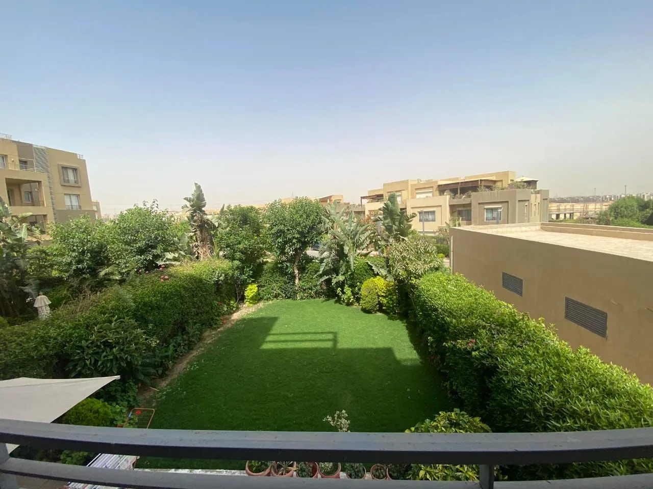 تاون هاوس للبيع في بالم باركس في مدينة السادس من أكتوبر بمساحة 357 م² تتكون من 3 غرف