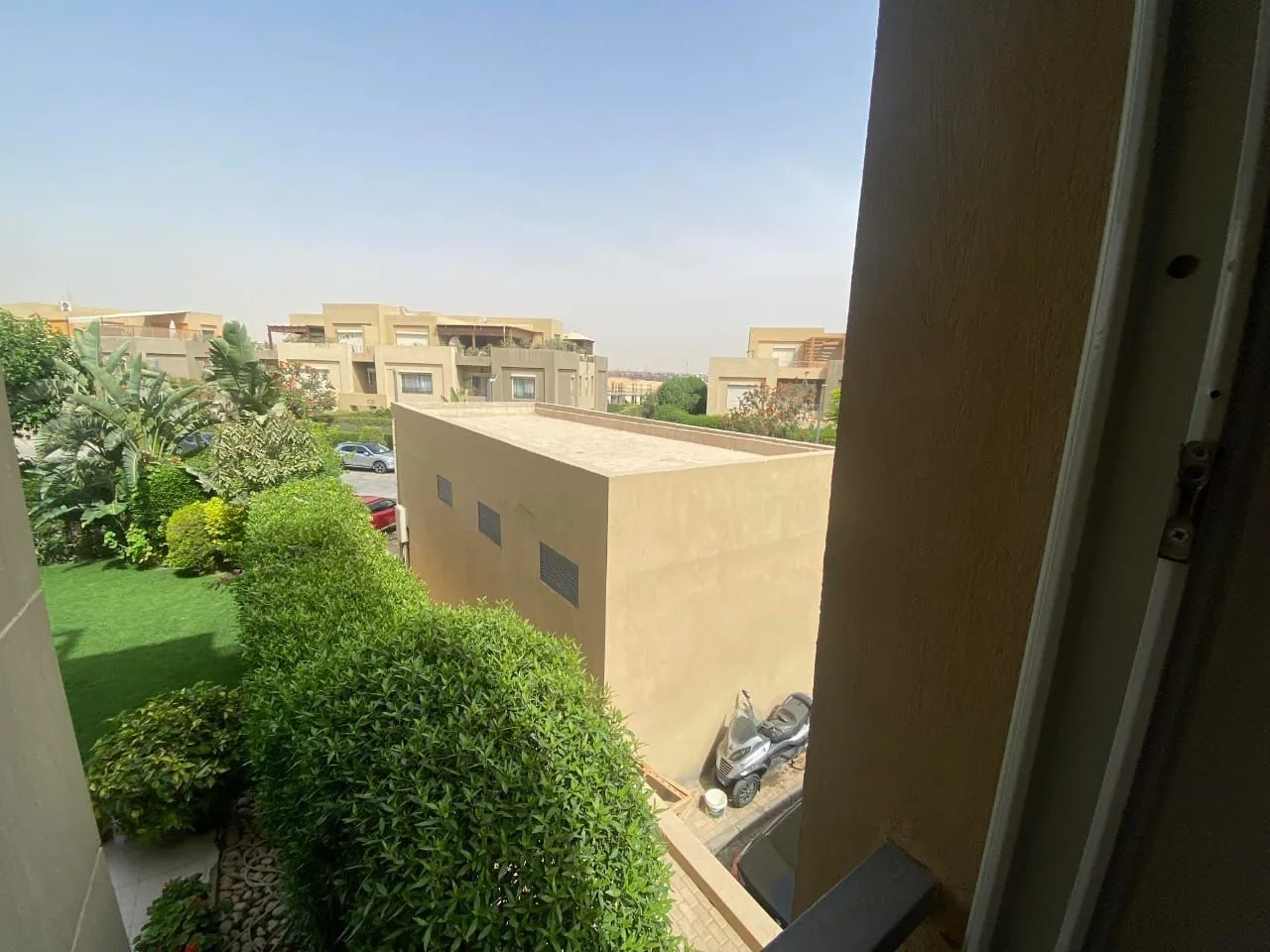 تاون هاوس للبيع في بالم باركس في مدينة السادس من أكتوبر بمساحة 357 م² تتكون من 3 غرف