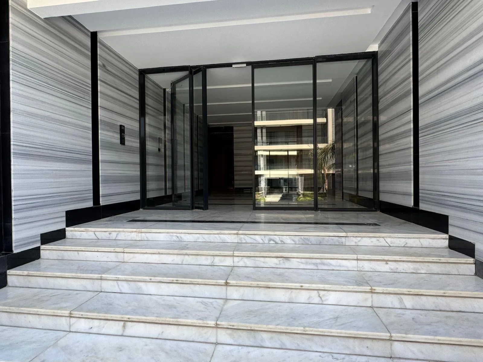  للبيع في الباتيو أورو في  بمساحة 0 م² تتكون من 0 غرف