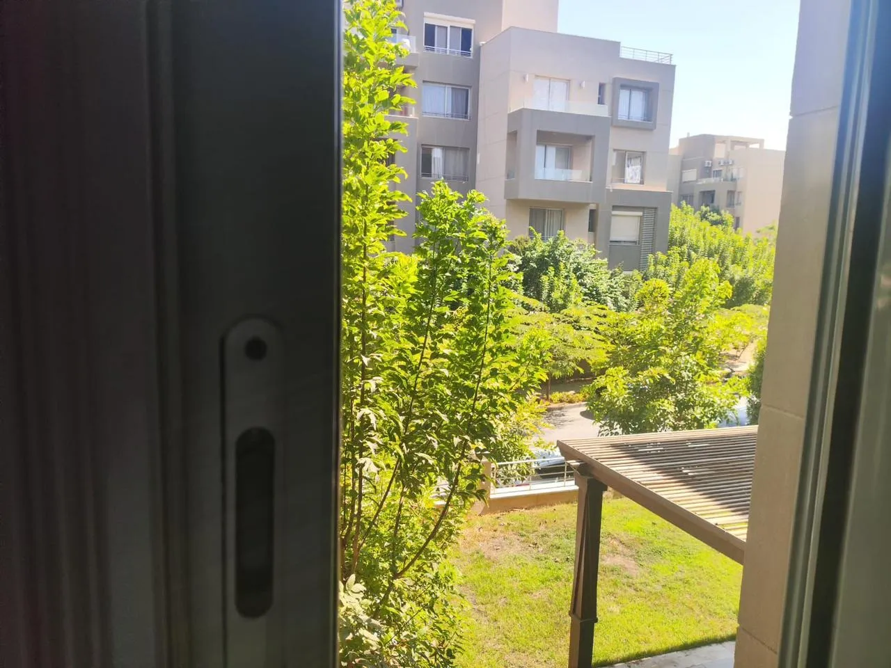 شقة للبيع في ذا فيلدج جيت في القاهرة الجديدة بمساحة 150 م² تتكون من 2 غرف