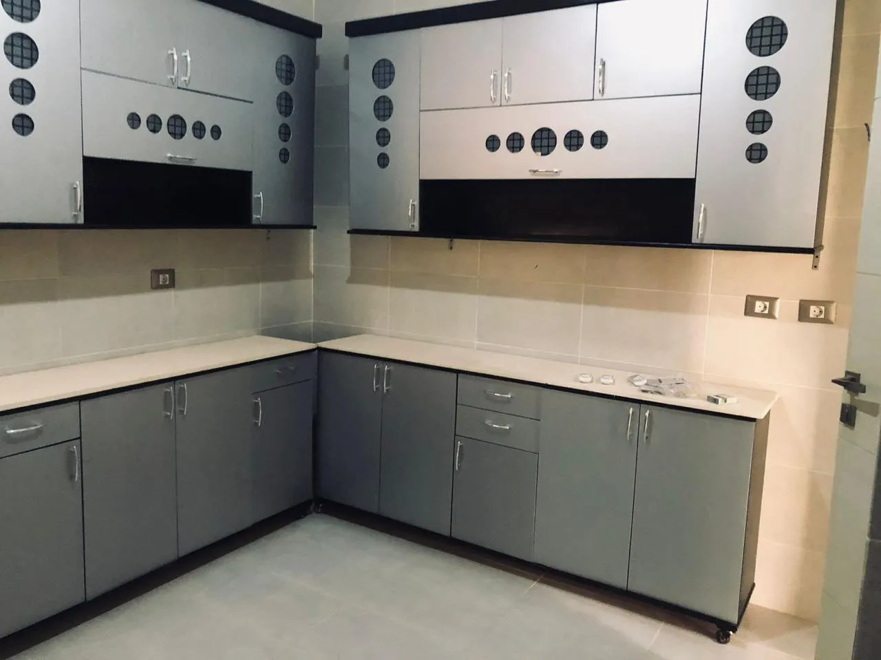 شقة للبيع في ذا فيلدج جيت في القاهرة الجديدة بمساحة 150 م² تتكون من 2 غرف