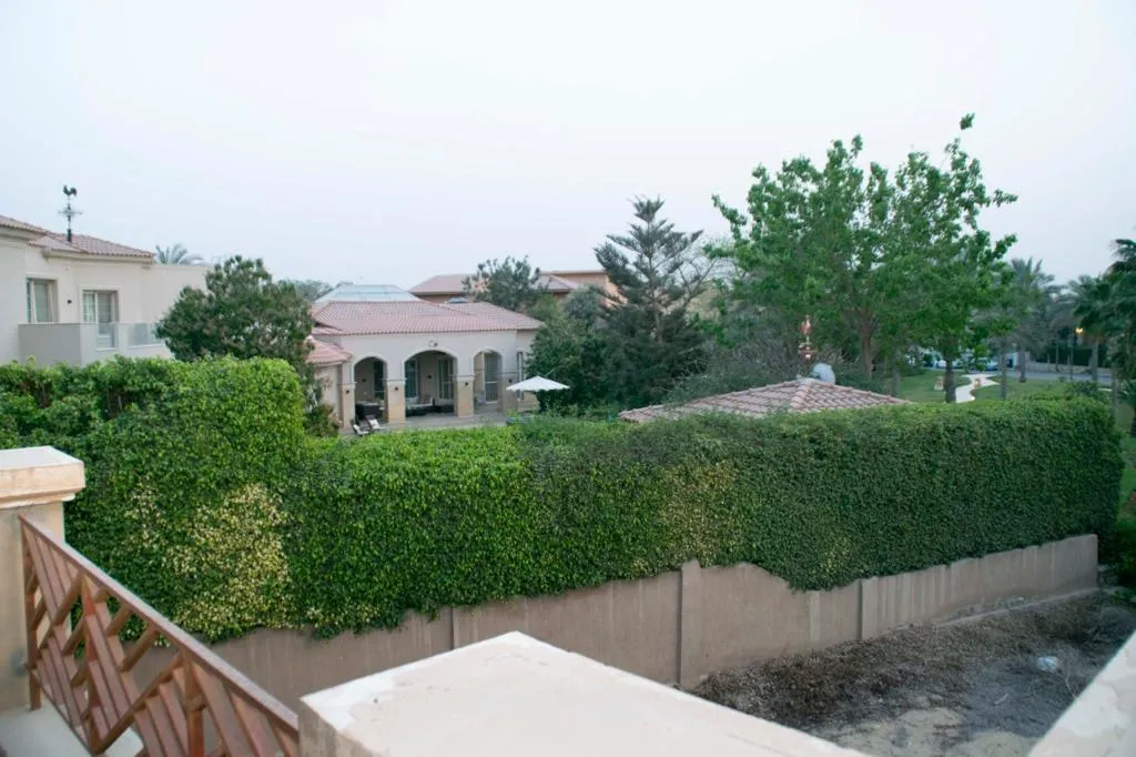 Villa for sale in Swan Lake Katameya in New Cairo of 1000 m² with 7 bedrooms