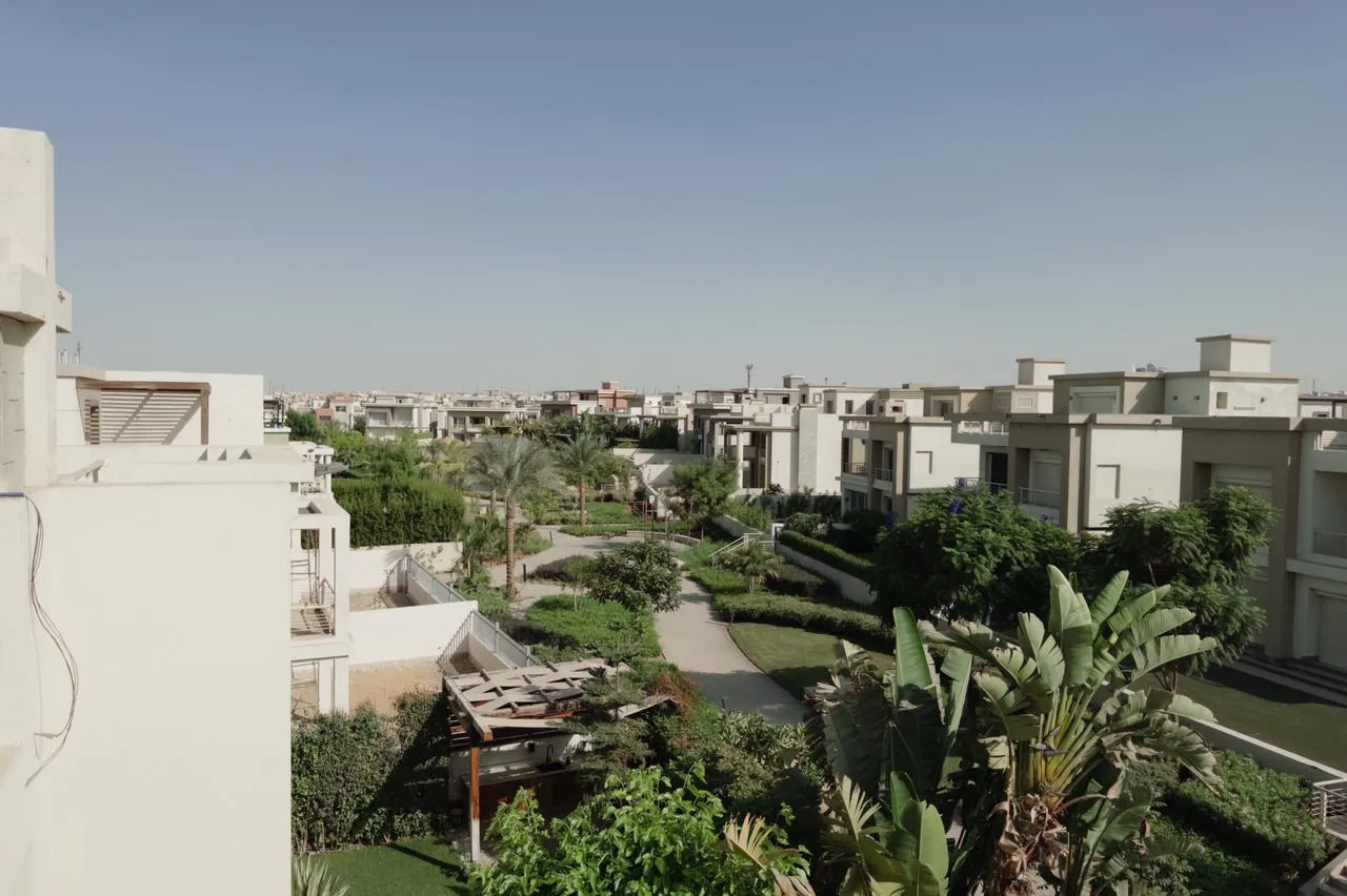 توين هاوس للبيع في كايرو فستيفال سيتي في القاهرة الجديدة بمساحة 422 م² تتكون من 6 غرف