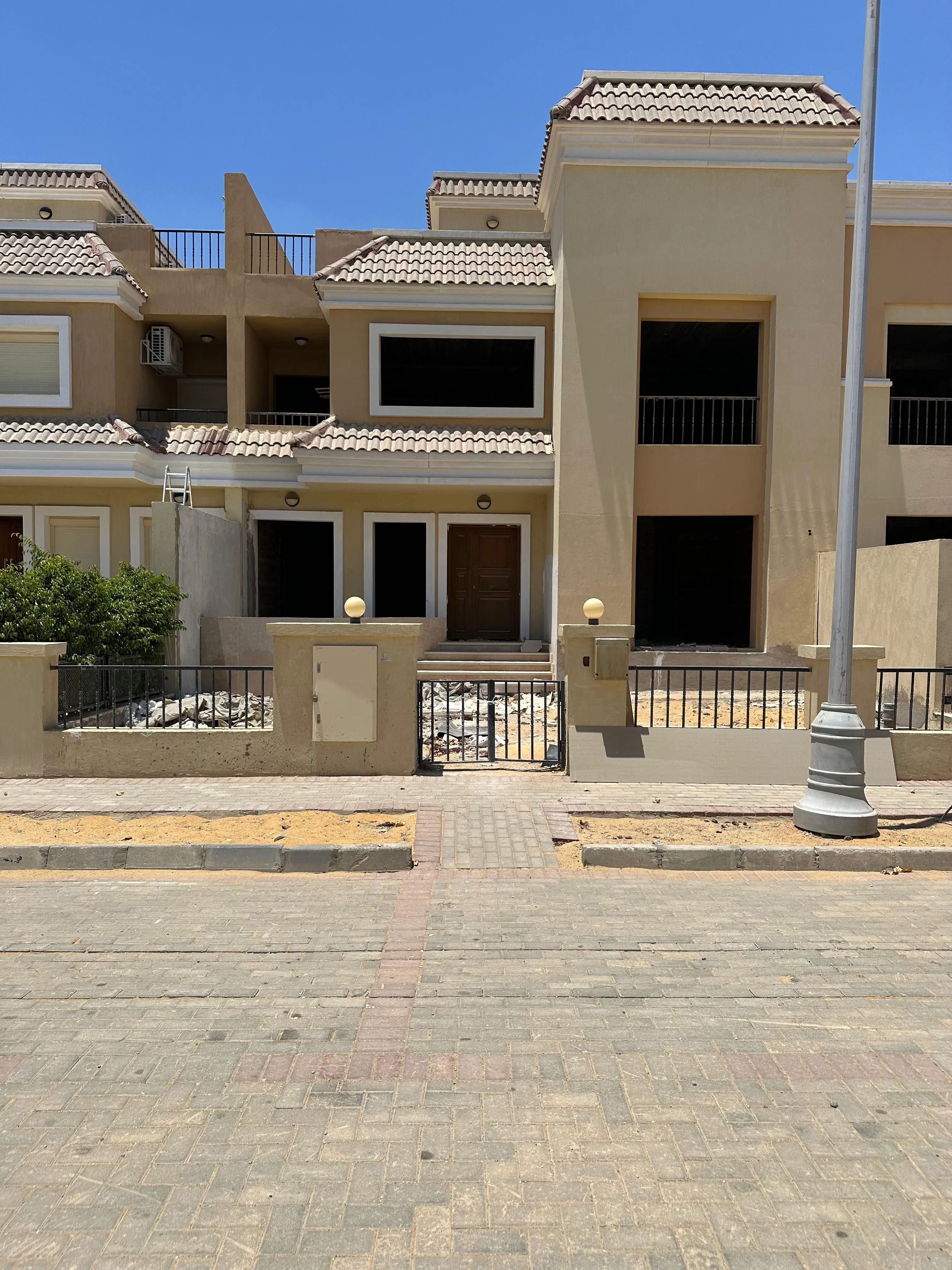 فيلا للبيع في سراي في القاهرة الجديدة بمساحة 295 م² تتكون من 5 غرف