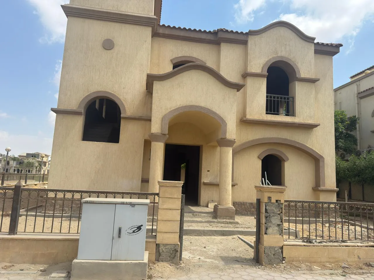 Villa for sale in El Rehab in New Cairo of 360 m² with 4 bedrooms
