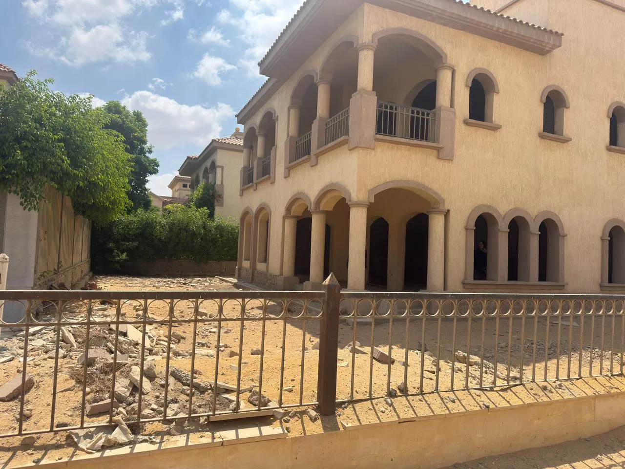 Villa for sale in El Rehab in New Cairo of 360 m² with 4 bedrooms