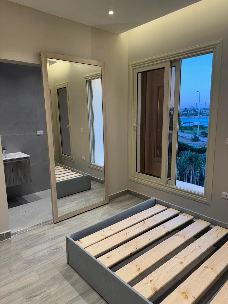 توين هاوس للبيع في مارينا 5 في الساحل الشمالي بمساحة 320 م² تتكون من 5 غرف