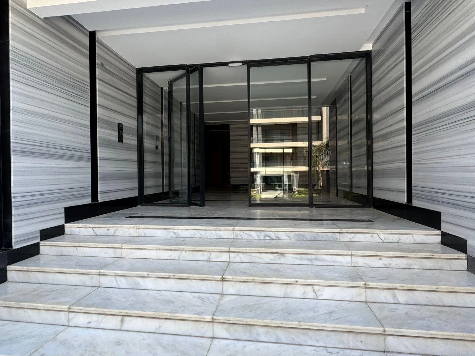 Apartment for sale in El Patio Oro in New Cairo of 210 m² with 3 bedrooms