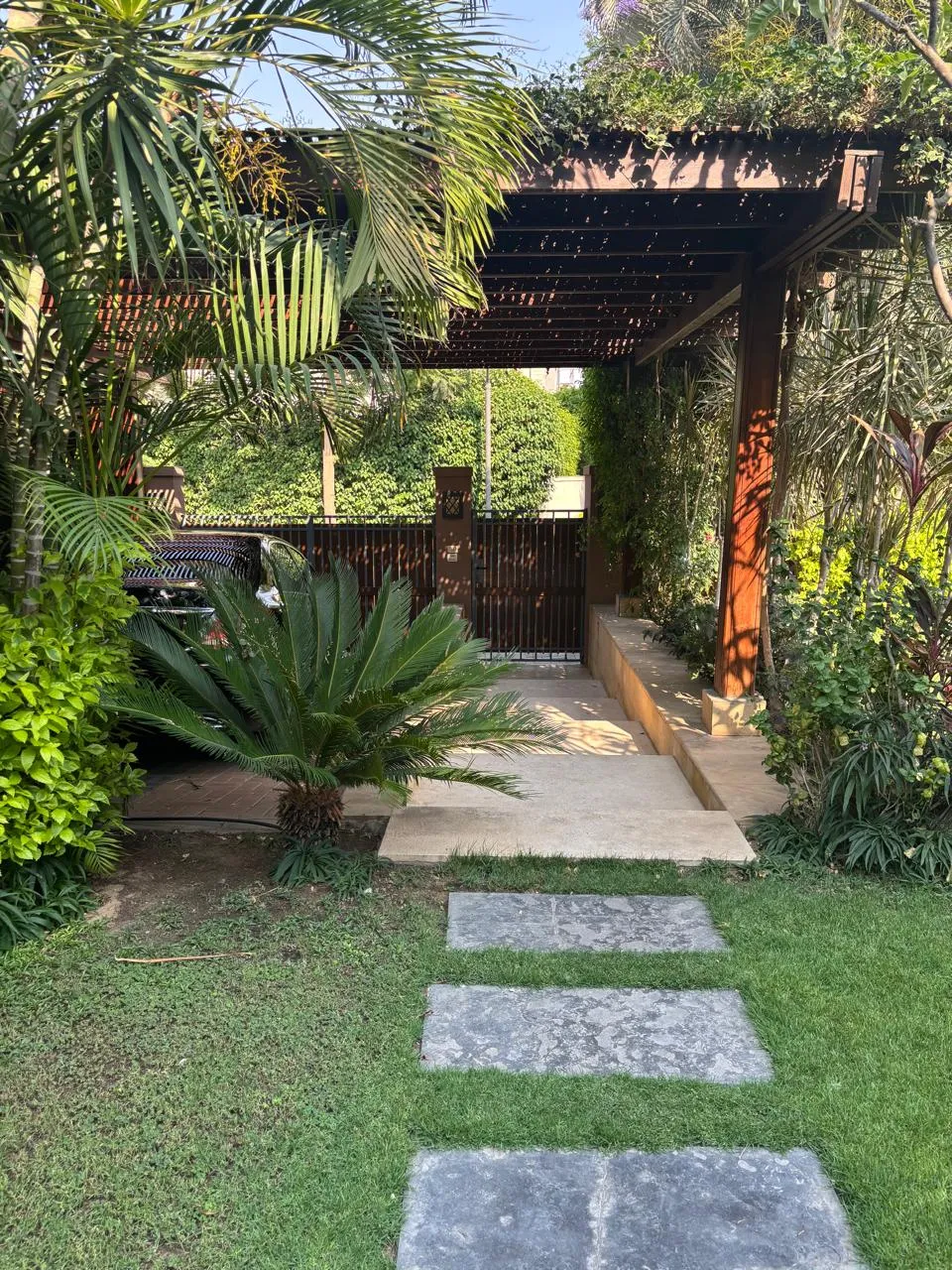 Villa for sale in Seasons Residence in New Cairo of 360 m² with 3 bedrooms