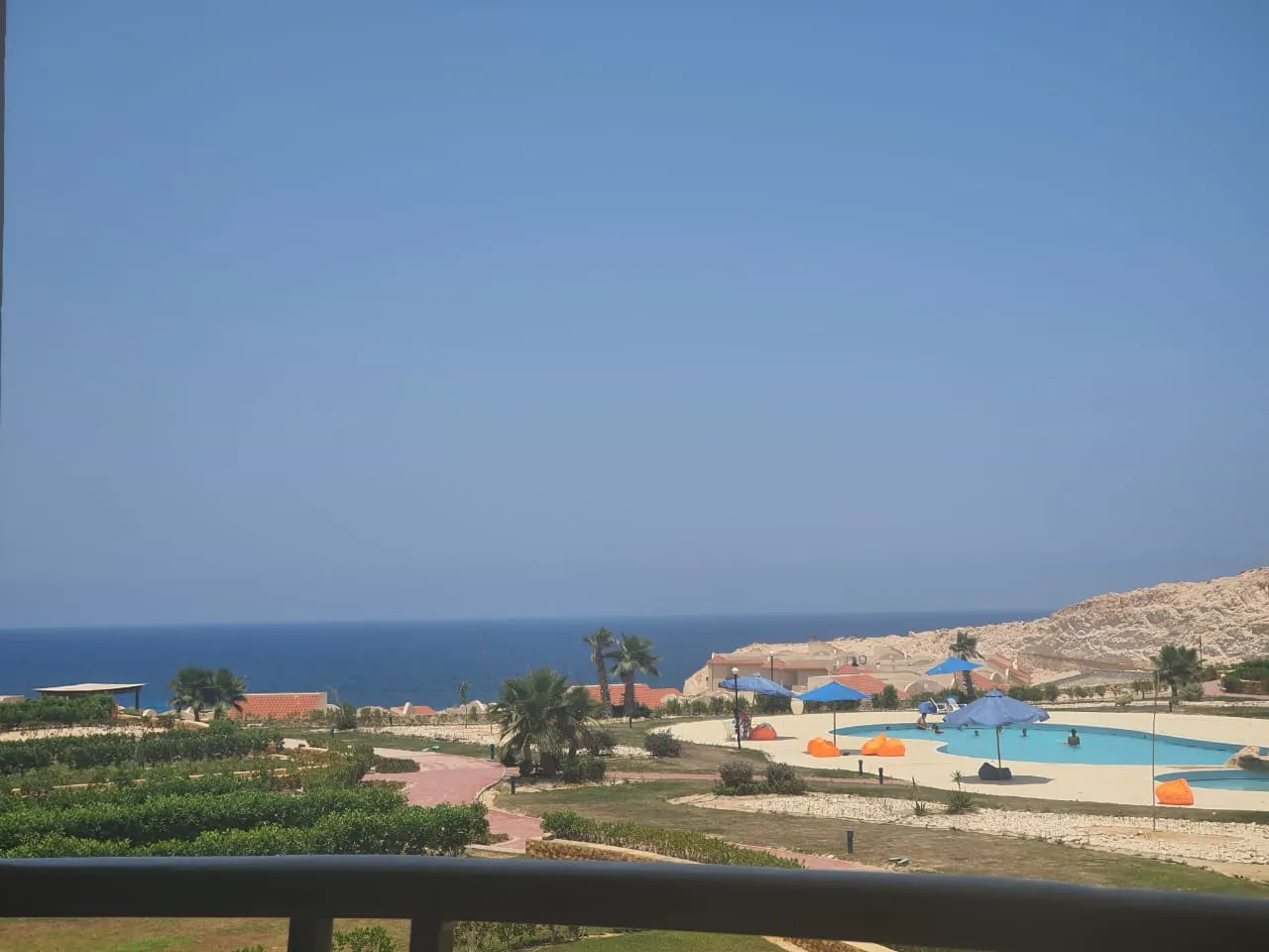 للبيع في كورال هيلز في بمساحة 0 م² تتكون من 0 غرف