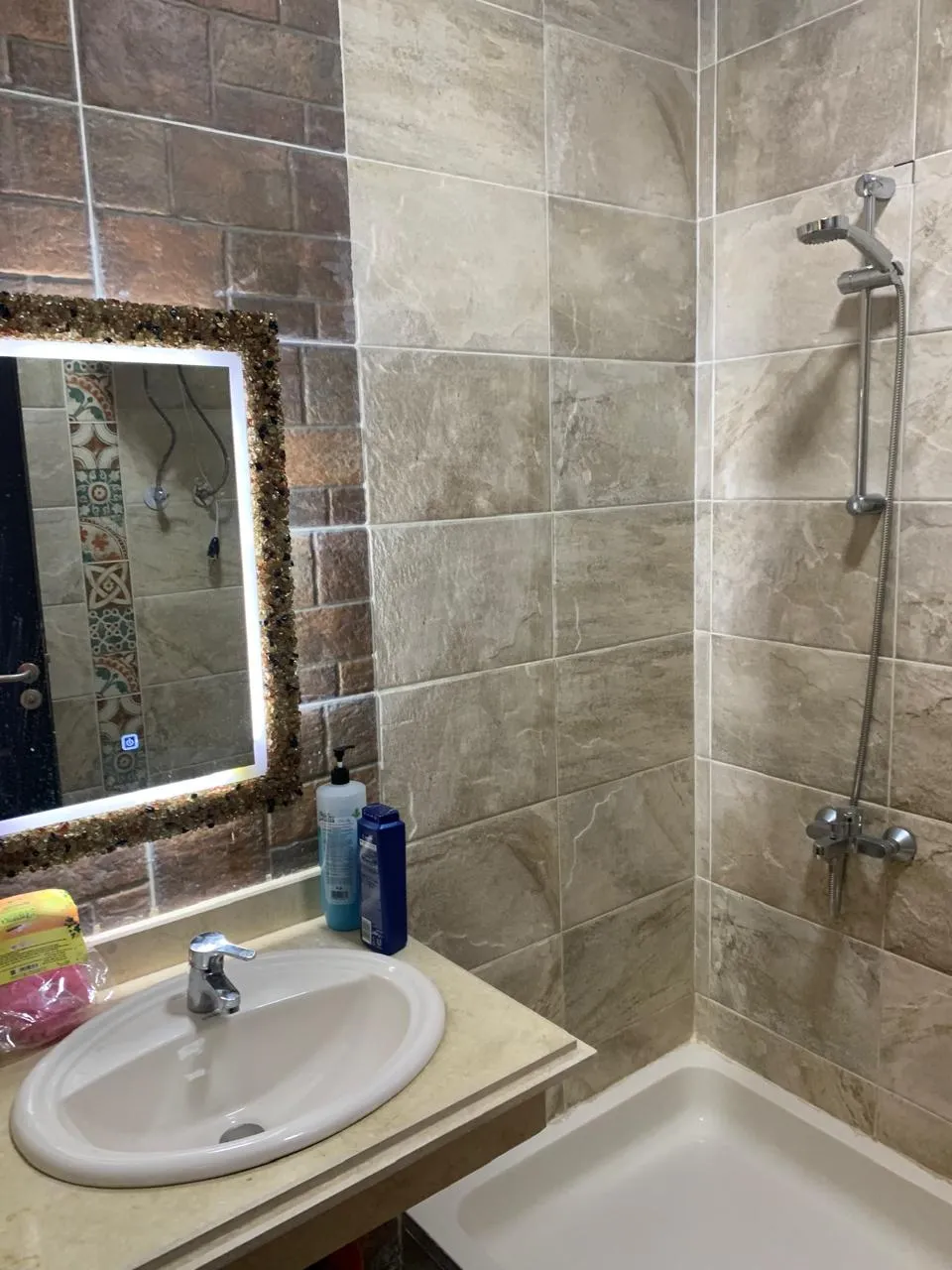  للبيع في تلال السخنة في  بمساحة 0 م² تتكون من 0 غرف