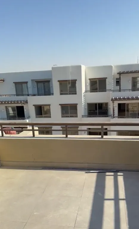 شاليه للبيع في هاسيندا ويست في رأس الحكمة بمساحة 178 م² تتكون من 3 غرف