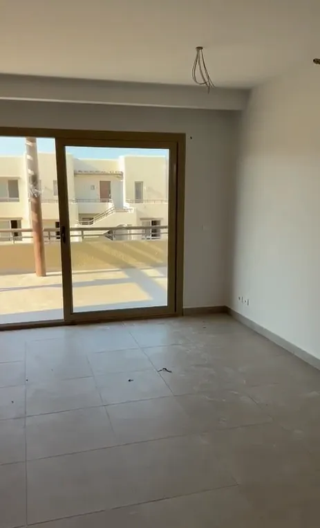 شاليه للبيع في هاسيندا ويست في رأس الحكمة بمساحة 178 م² تتكون من 3 غرف