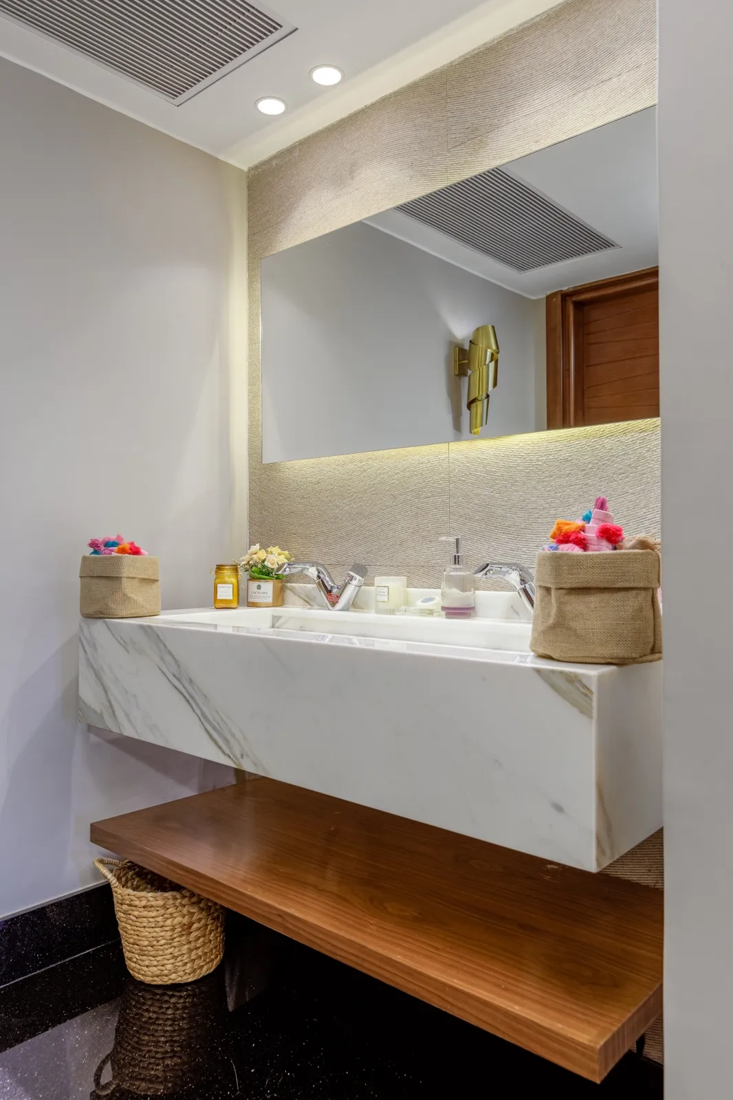  للبيع في اوشن بلو في  بمساحة 0 م² تتكون من 0 غرف