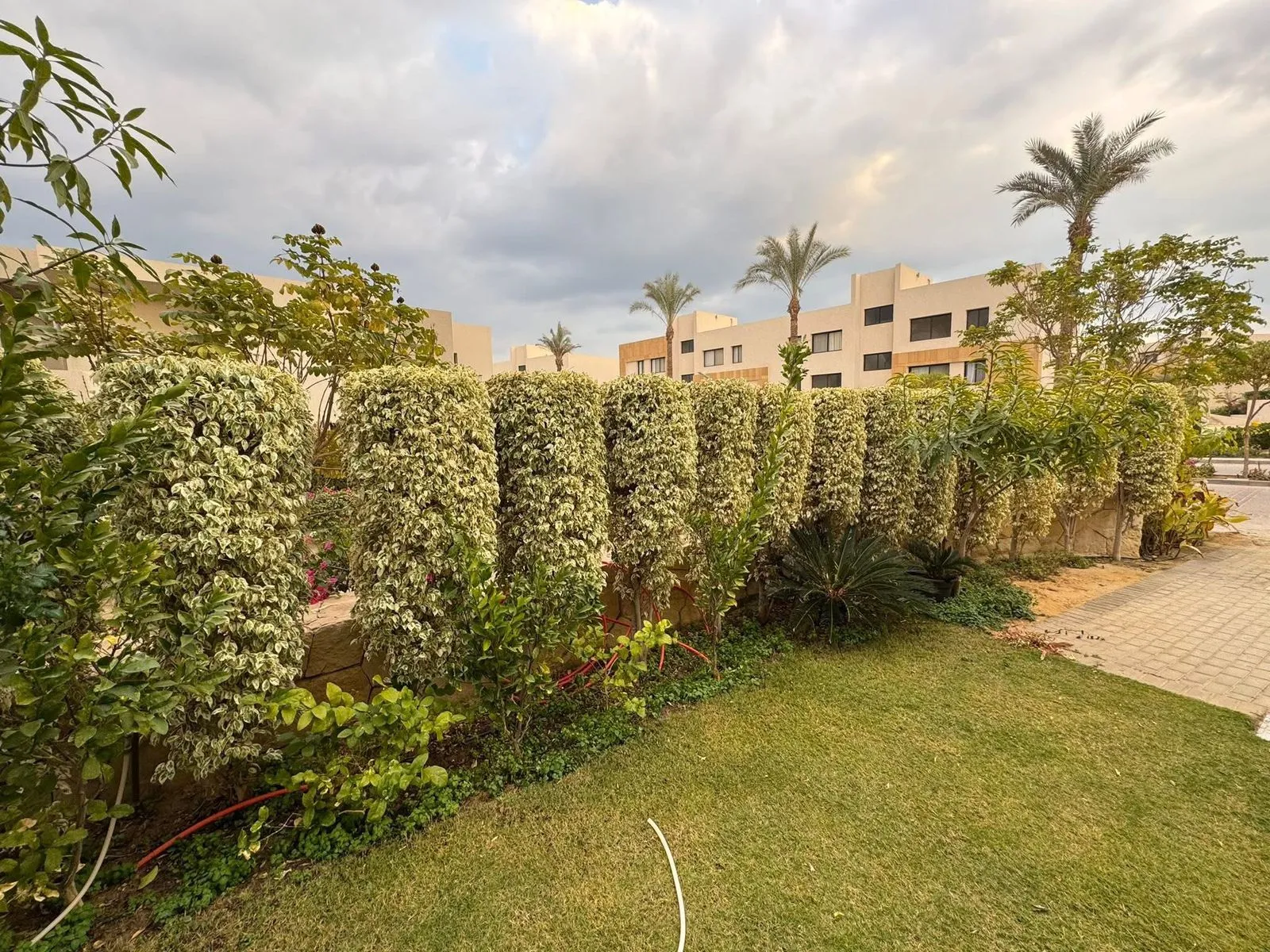  للبيع في أزها في  بمساحة 0 م² تتكون من 0 غرف