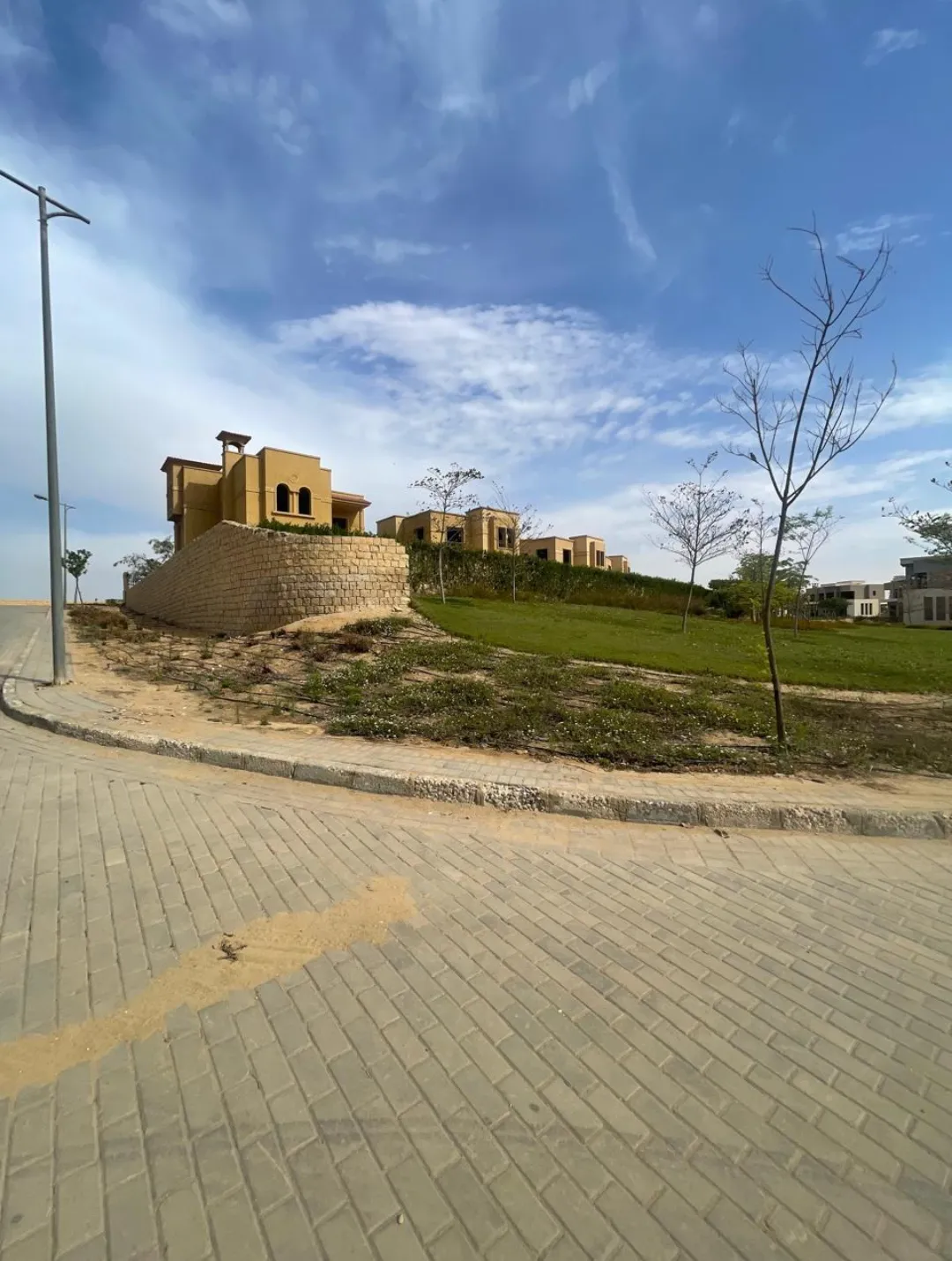  للبيع في ايفي في  بمساحة 0 م² تتكون من 0 غرف