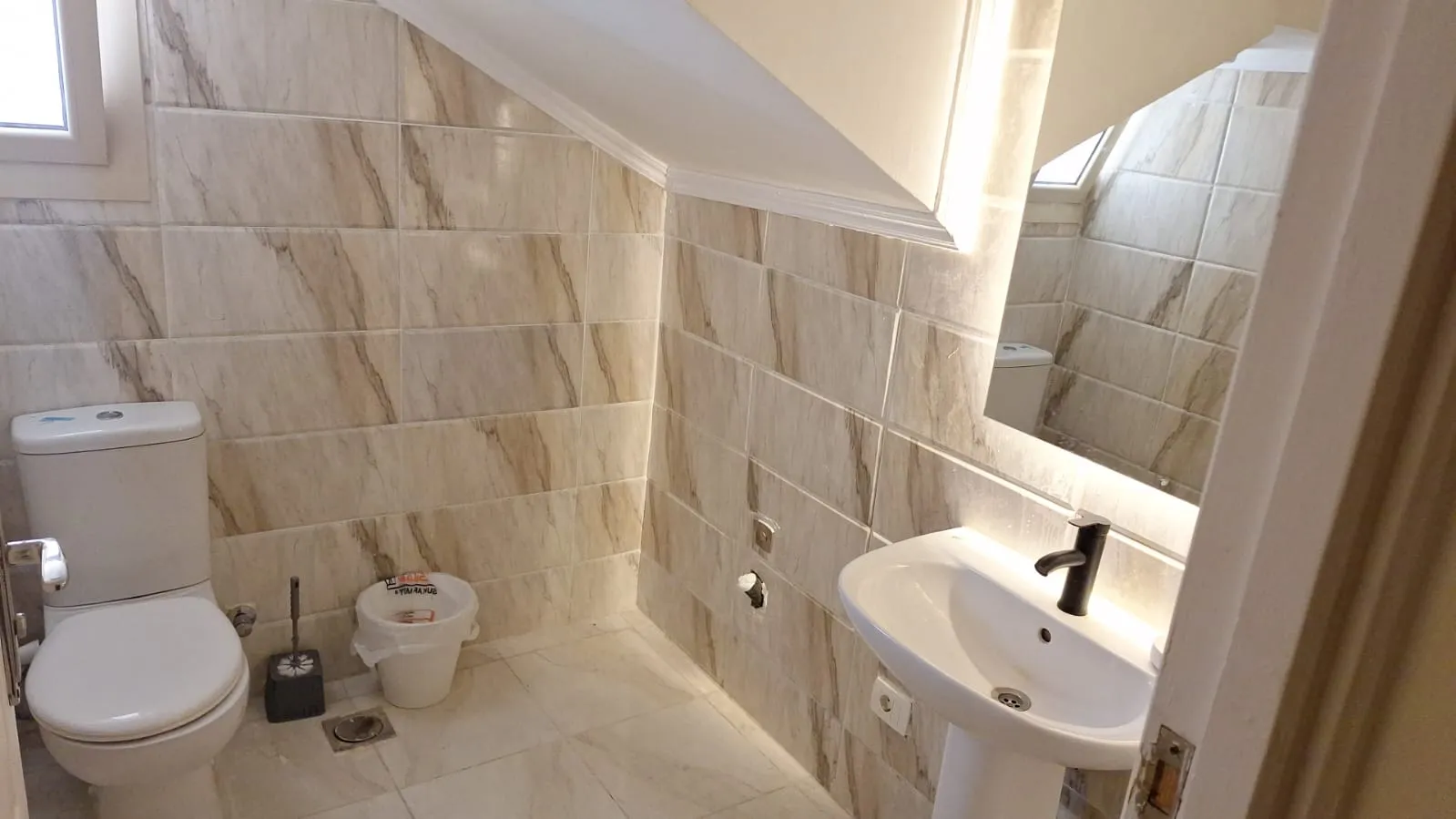 توين هاوس للبيع في ستيلا هايتس في سيدي عبد الرحمن بمساحة 180 م² تتكون من 3 غرف