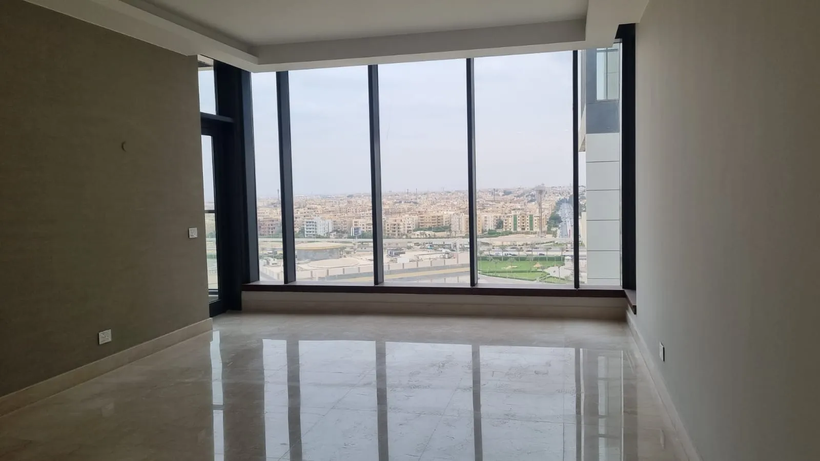 شقة للبيع في أبراج أيون في مدينة السادس من أكتوبر بمساحة 337 م² تتكون من 4 غرف