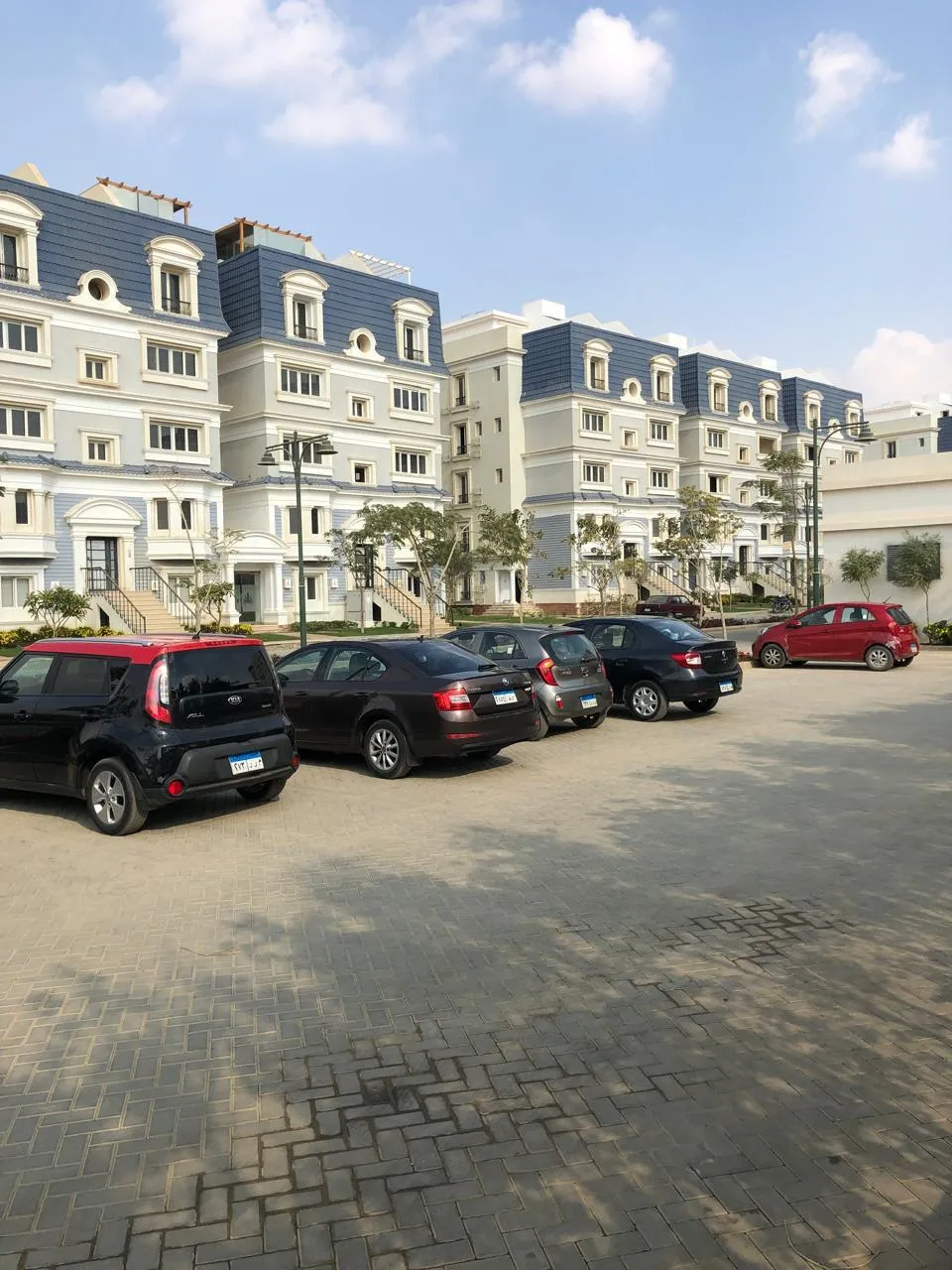 شقة للبيع في ماونتن فيو هايد بارك في القاهرة الجديدة بمساحة 215 م² تتكون من 4 غرف