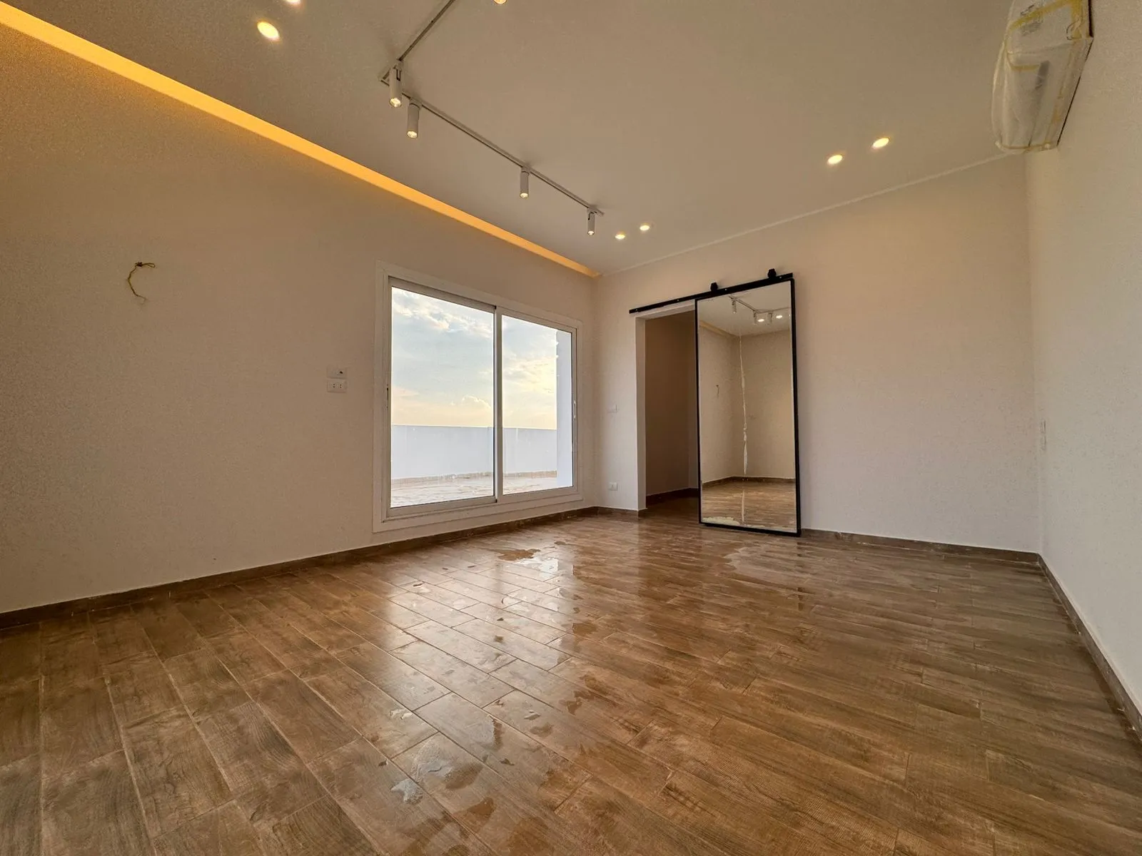 شقة للبيع في هايد بارك في القاهرة الجديدة بمساحة 205 م² تتكون من 3 غرف