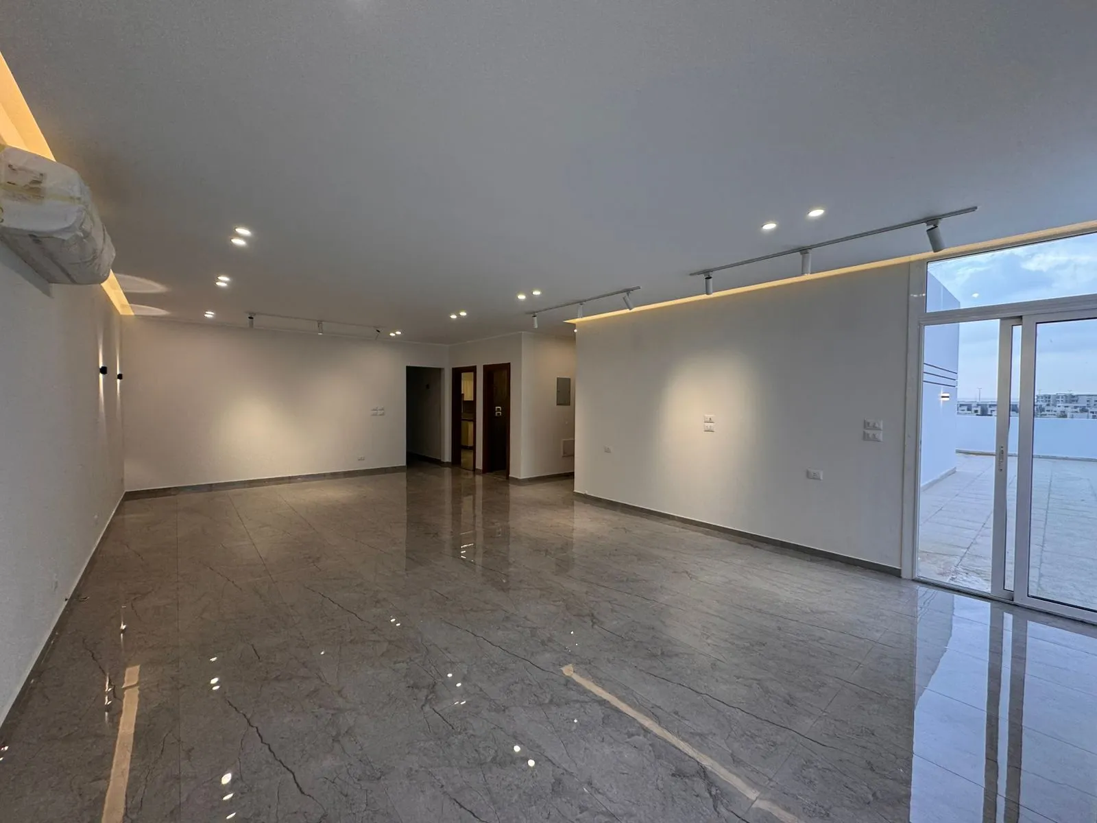 شقة للبيع في هايد بارك في القاهرة الجديدة بمساحة 205 م² تتكون من 3 غرف