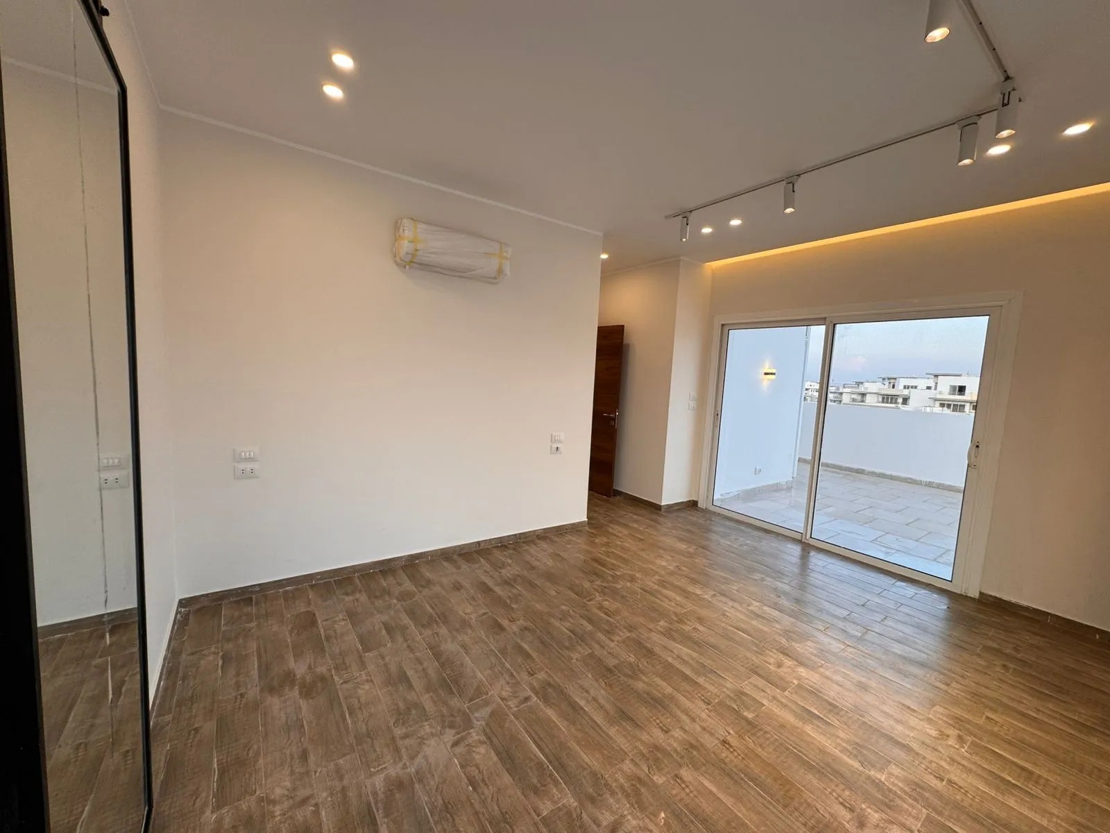 شقة للبيع في هايد بارك في القاهرة الجديدة بمساحة 205 م² تتكون من 3 غرف