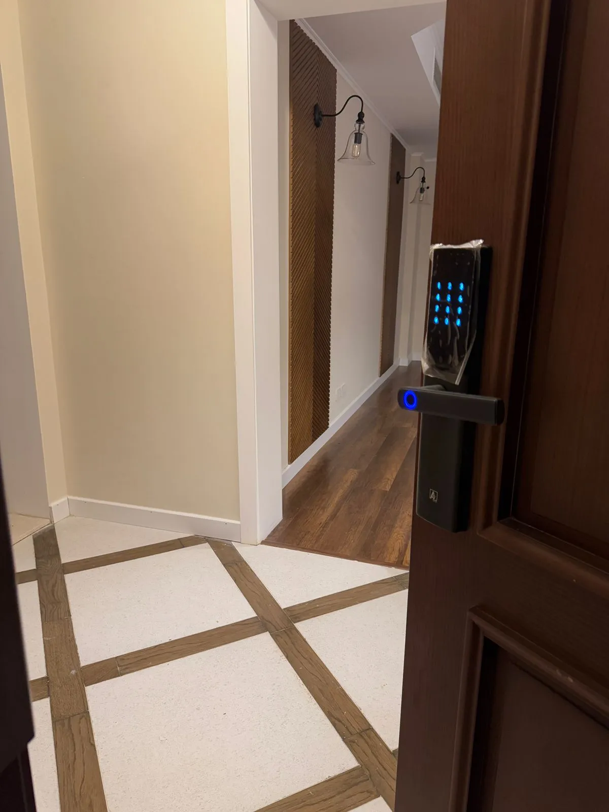 شقة للبيع في مدينتي في مدينتي بمساحة 175 م² تتكون من 3 غرف