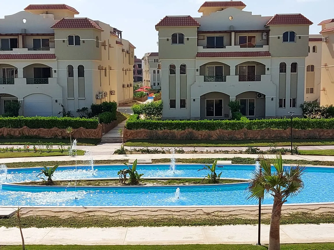 للبيع في لاسيرينا الساحل الشمالي في بمساحة 0 م² تتكون من 0 غرف