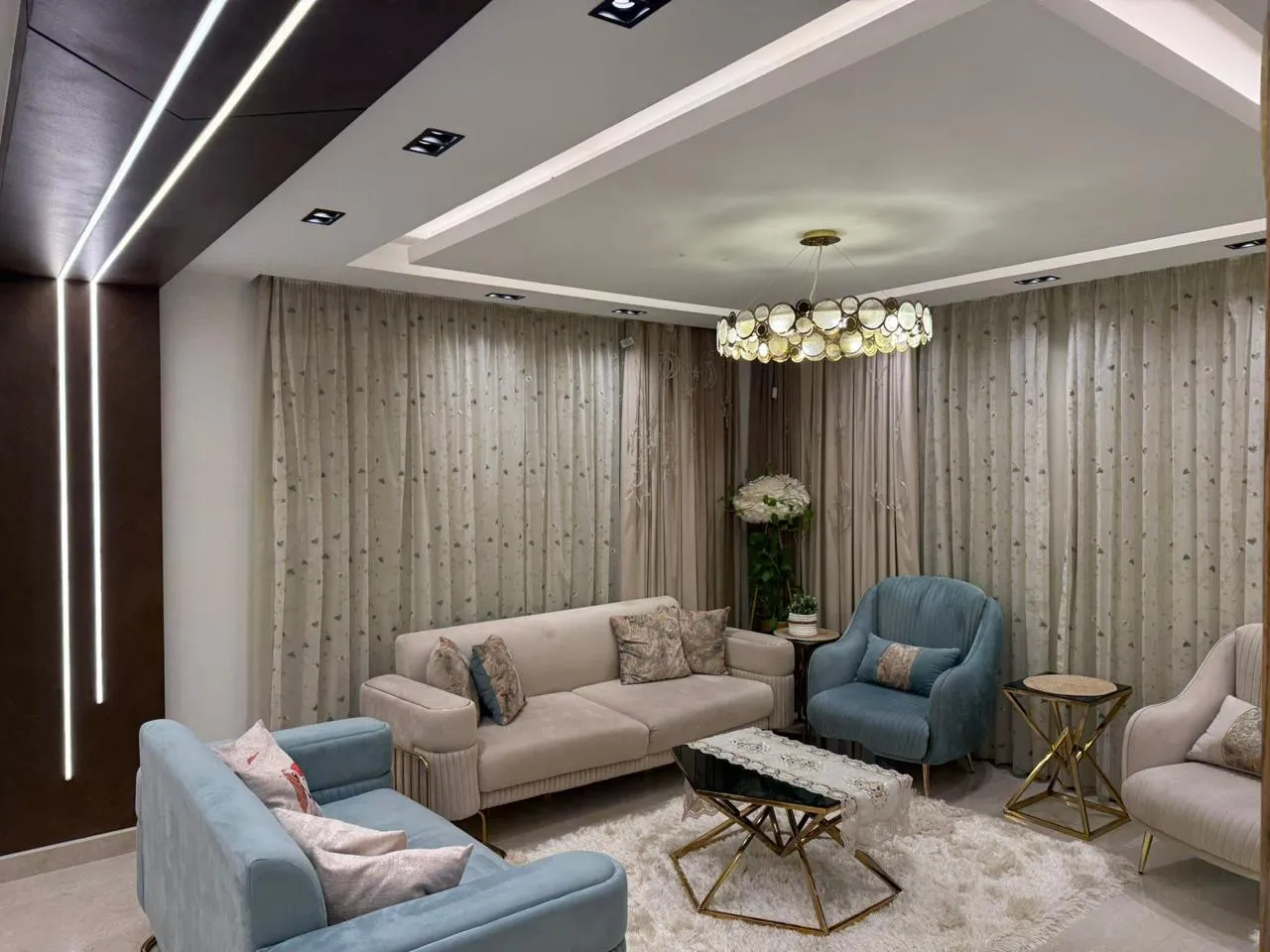  للبيع في ازاد في  بمساحة 0 م² تتكون من 0 غرف