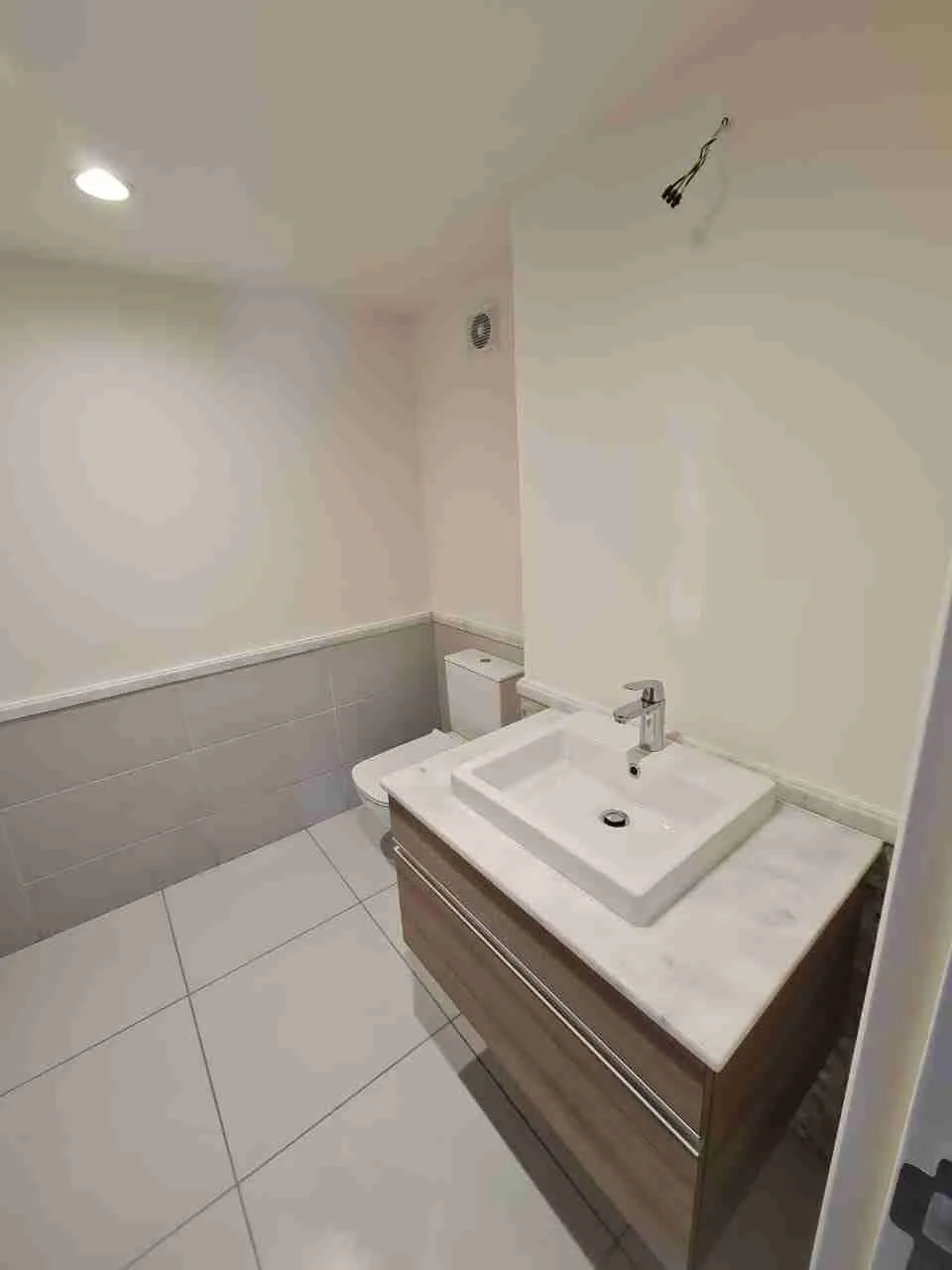 شاليه للبيع في مراسي في سيدي عبد الرحمن بمساحة 0 م² تتكون من 3 غرف